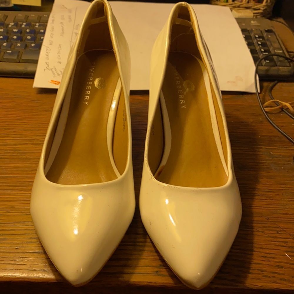 River Berry White Pumps sz. 7.5